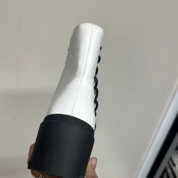 Pierre Dumas White and Black Lace Up Boots - Picture 4 of 9